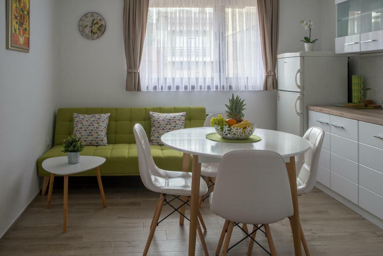 Apartment Vir *